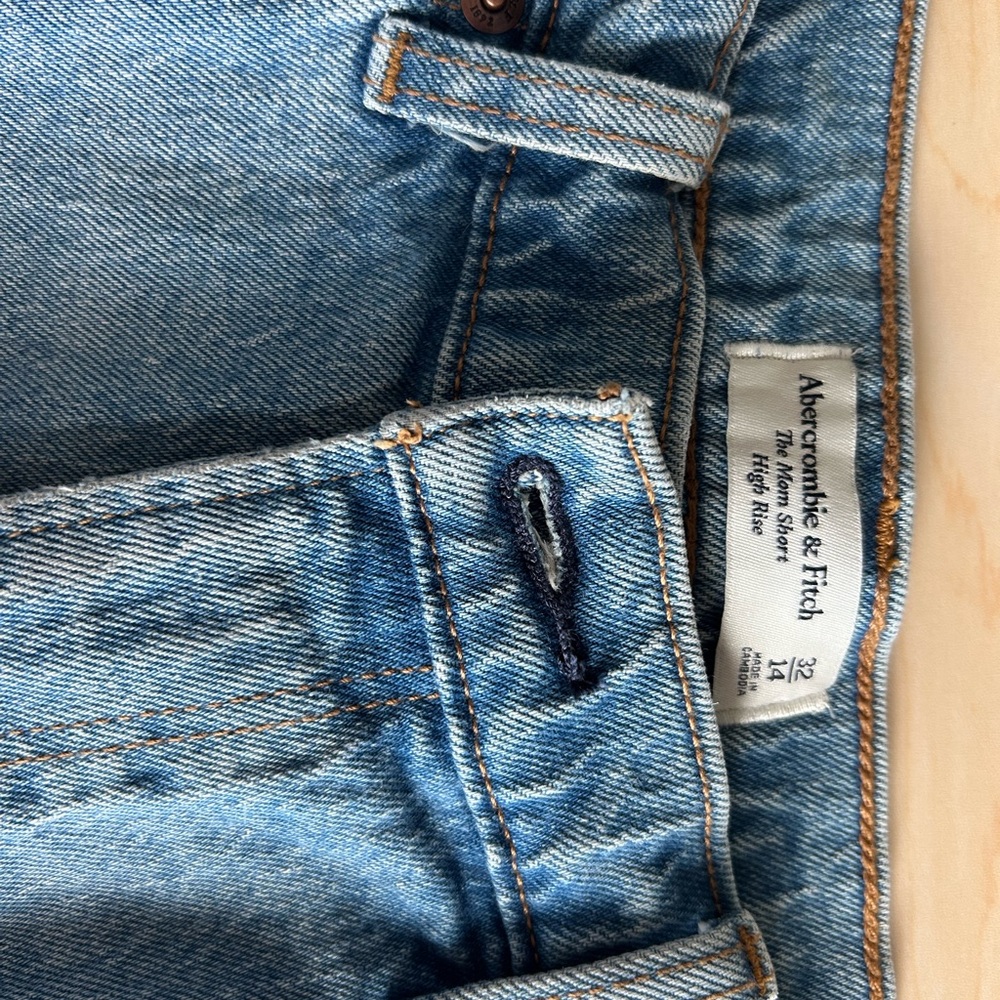 Abercrombie & Fitch Medium-Wash Jean Shorts Classic Denim Style